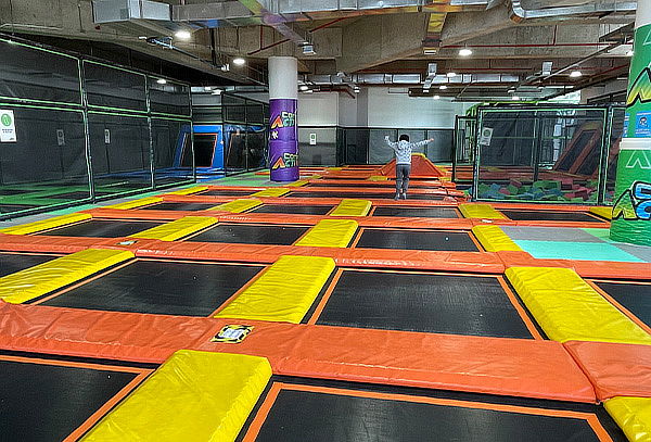 Gift Card de 150 minutos de juego en YuKids o Coney Jump.