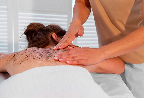 Limpieza de espalda profunda en Cosme Beauty
