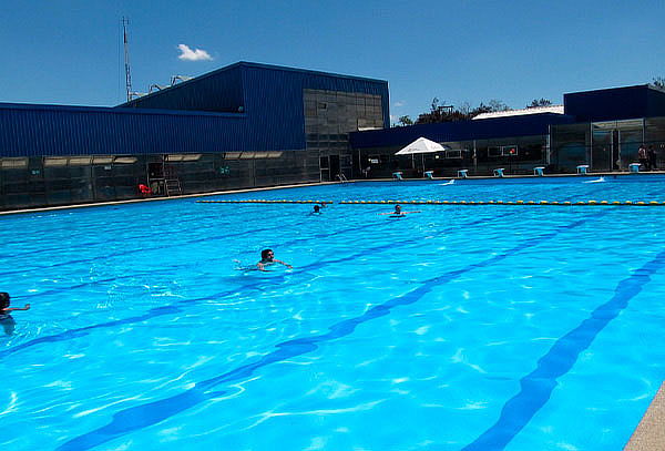 Entrada a Piscina exterior Club Recrear