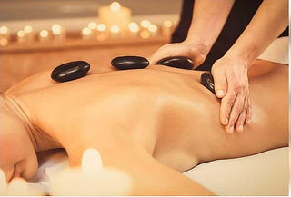 Masaje relajante con aceite + Piedras Calientes volcanicas