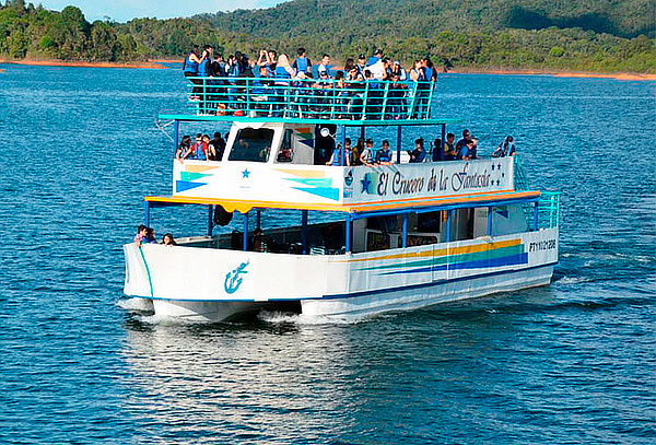 Recorrido en Barco por Guatapé para 2, 4, 6 u 8 Personas