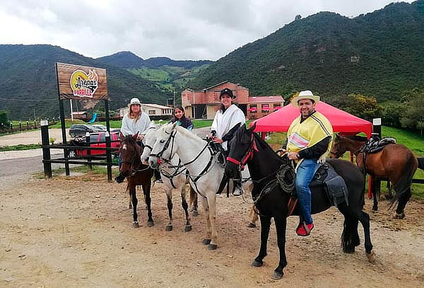 Cabalgata y Parrillada para 2 Personas en La Calera