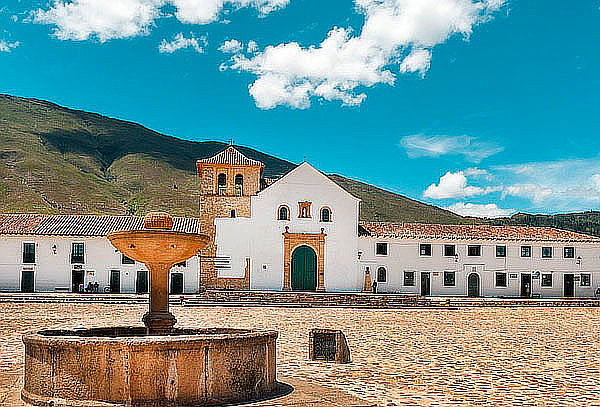 Tour Villa de Leyva, Ráquira, Chiquinquirá + Pozos Azules.
