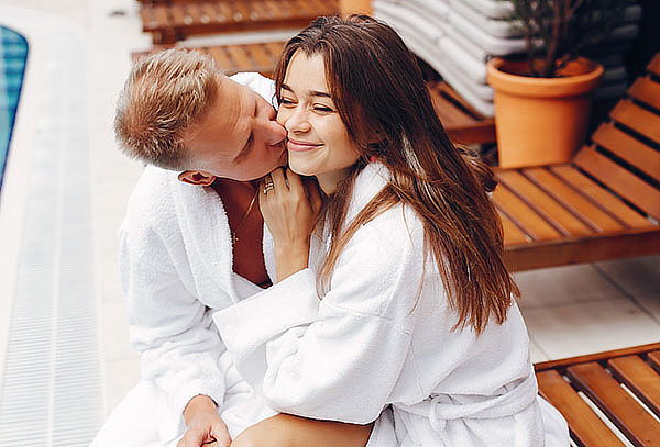 Spa Romántico Gold + Tina Hidromasajes o Sauna 