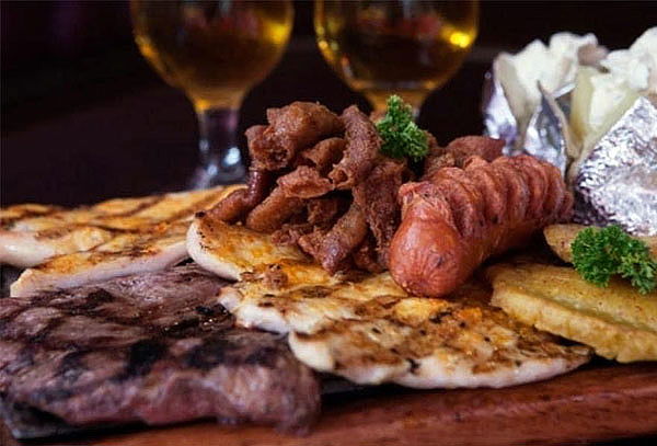 Parrillada Argentina para 2 o 4 Personas + Bebidas