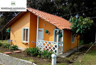 Santa Elena: Escapada en Chalet para Parejas + Copa de Vino