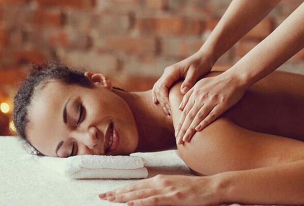 Masaje Relajante en Espalda + Cuello + Hidratación Facial