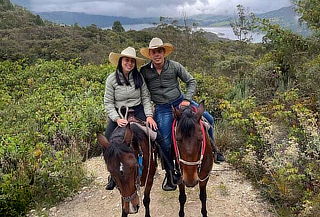 Cabalgata Romántica + Canelazo + 4 Mini Empanadas de Carne