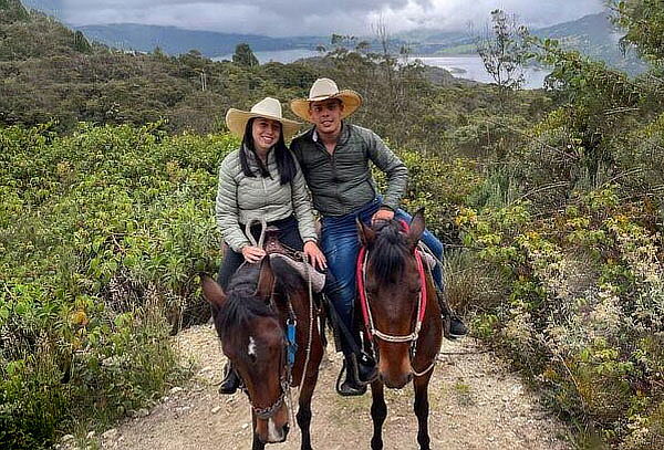 Cabalgata Romántica + Canelazo + 4 Mini Empanadas de Carne