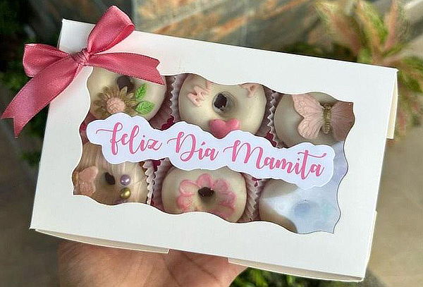 Caja por 8, 15 o 20 Mini Donas + Tarjeta Personalizada 