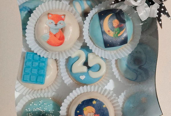 Caja por 8, 15 o 20 Mini Donas + Tarjeta Personalizada 