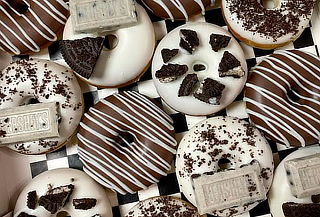 Caja por 8, 15 o 20 Mini Donas + Tarjeta Personalizada 