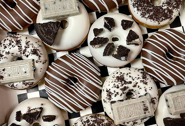 Caja por 8, 15 o 20 Mini Donas + Tarjeta Personalizada 