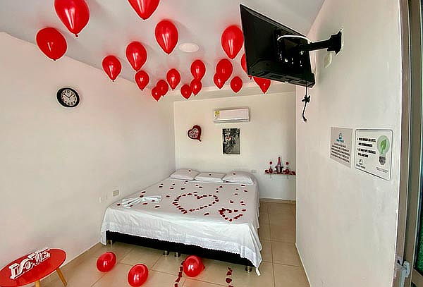 Tolú Coveñas: Noche Romántica + Cena + Vino + Desayuno 