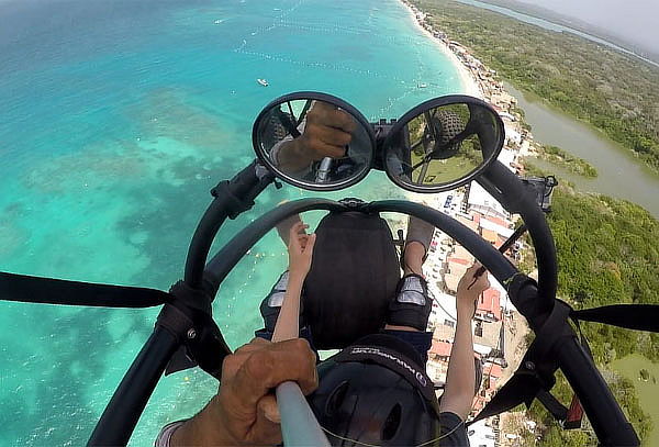Vuelo en Parapente a Motor en Bocagrande, Cartagena 
