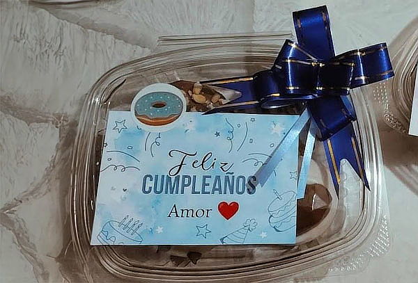 Caja Personalizada con 4 Mini Donas para Celebraciones