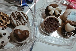 Caja Personalizada con 4 Mini Donas para Celebraciones