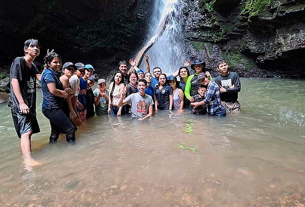 Caminata Ecológica en Melgar, Almuerzo en Cascada La Gruta