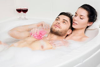 Spa para Pareja + Jacuzzi + Bebida Caliente + Masaje