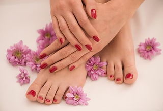 Manicure Semipermanente Sencillo + Pedicure Tradicional