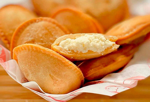 50 o 100 Minipasabocas: Bolitas de Carne, Rollitos o Pastel 