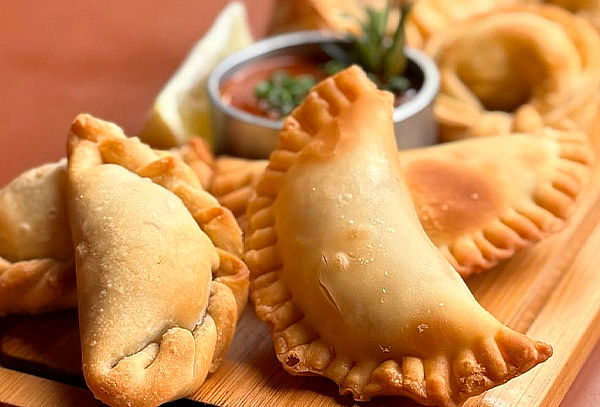 50 o 100 Minipasabocas: Deditos, Empanaditas y Pizzas 