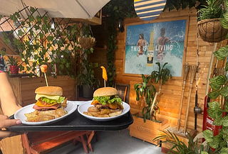 2 Hamburguesas Artesanales Taboga de 125 gr + Bebida + Papas