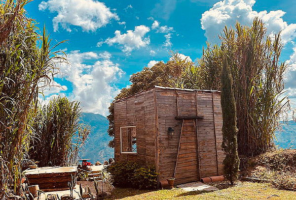 Magia y Romance en Barbosa: Glamping, Desayuno y Jacuzzi