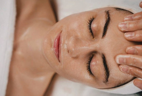 4 Sesiones de Limpieza Facial Premium + Dermapen y Glow