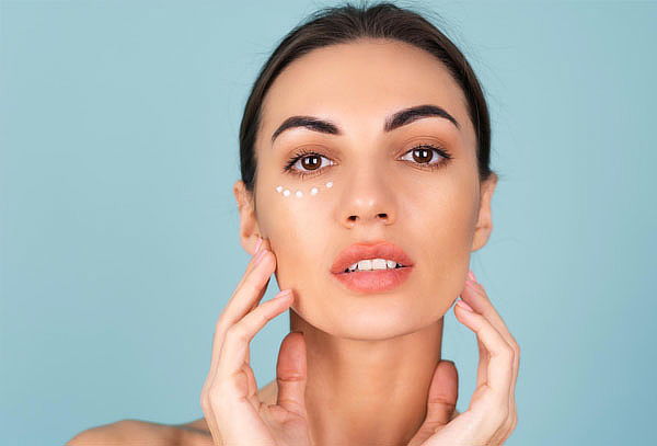 Rejuvenecimiento con Fibroblast en Parpado Móvil e Inferior 