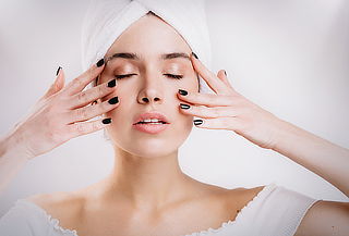 Spa Facial con Limpieza Facial Profunda + Spa de Manos 