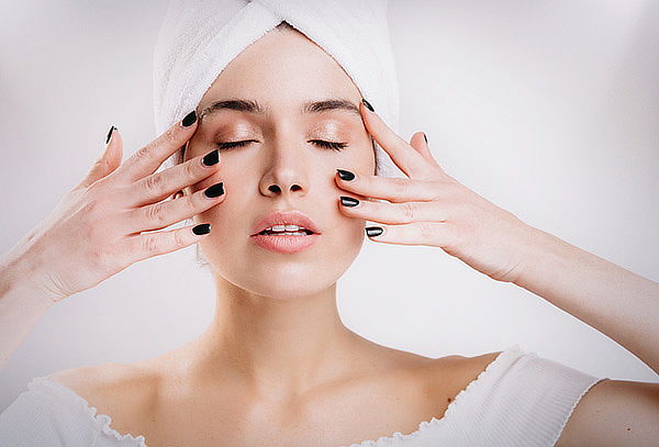 Spa Facial con Limpieza Facial Profunda + Spa de Manos 