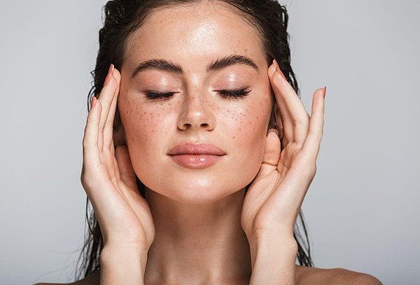 Glow Facial + Hidratación Profunda y Fototerapia