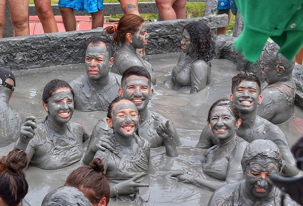 Tour volcán de lodo + Día de playa + Almuerzo