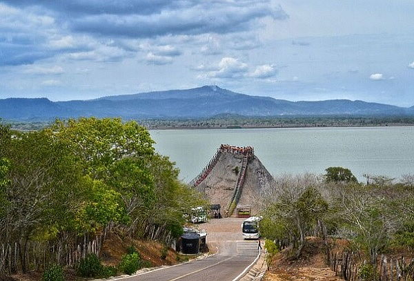 Tour volcán de lodo + Día de playa + Almuerzo