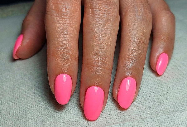 Manicura o Pedicure con Esmaltado Semipermanente 