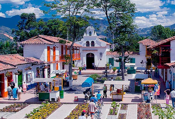 Tour Panorámico por Medellín: Moderno e Innovador 