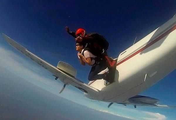  Salto en Paracaídas + Vídeo + Seguro + Alojamiento