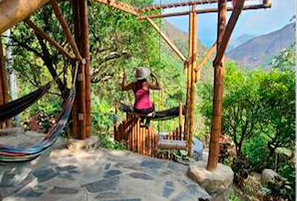 1 Noche Alojamiento en Cabaña Cabin Colibamboo - Pacho