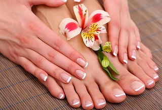 Manicure Semipermanente Sencillo + Pedicure Tradicional