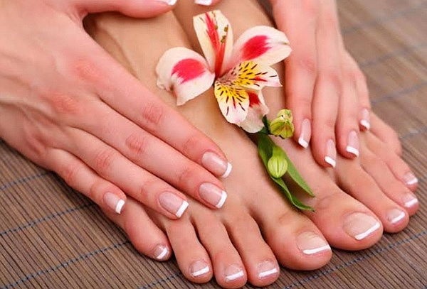 Manicure Semipermanente Sencillo + Pedicure Tradicional