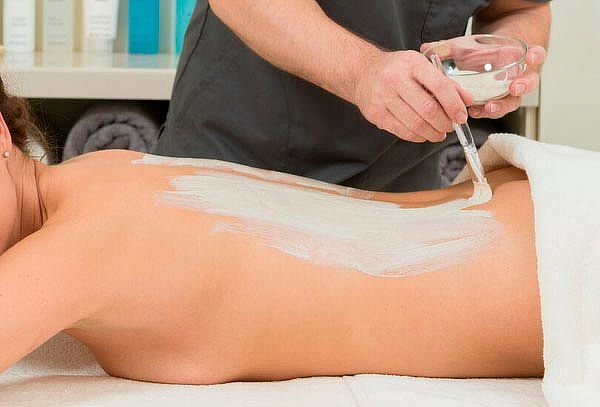 Limpieza Profunda de Espalda: Exfoliación + Extracción