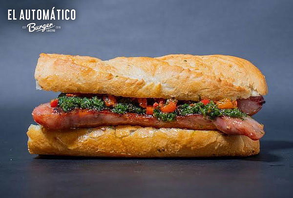 Combo de Choripán con Papas y Gaseosa en el Chicó