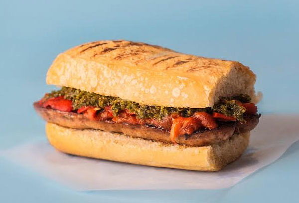 Combo de Choripán con Papas y Gaseosa en el Chicó