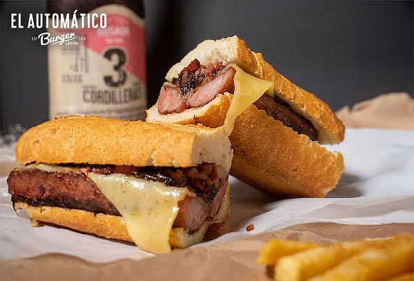 Combo de Choripán con Papas y Gaseosa en el Chicó