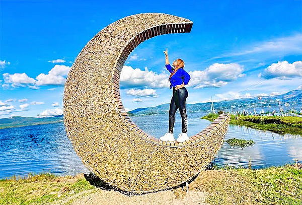Pasadía a Piedra Colgada y Laguna de Fúquene