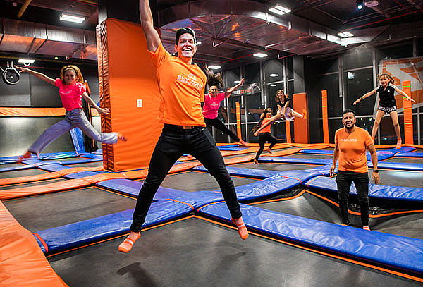2x1 90 Minutos de Salto en Sky Zone en Plaza Claro 