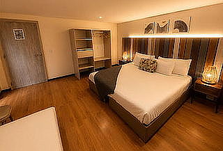 Para DOS 1 Noche en Habitación Superior + Desayuno