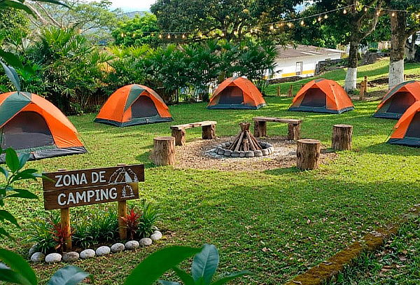 Alojamiento en Zona Camping en Mesitas con Desayuno 