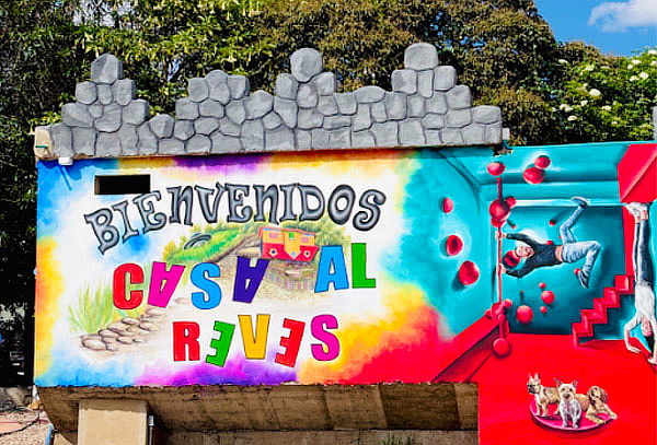 Casa al Revés Tenjo: Tour con Transporte Incluido